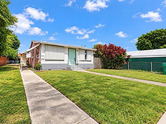 4th image of 526 NW 44th Ave