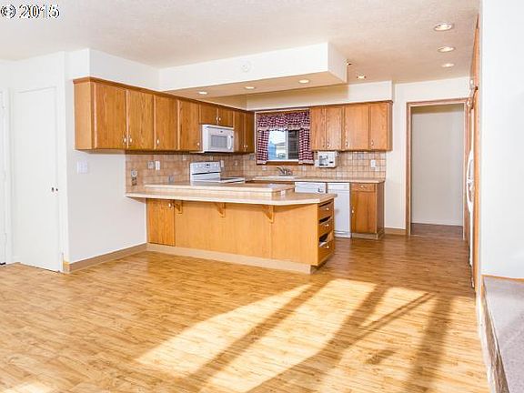 4th image of 10105 NE 23rd Ave