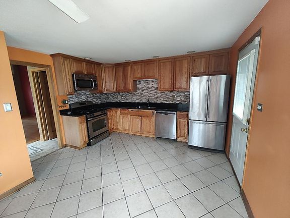 3rd image of 5376 W 89th St