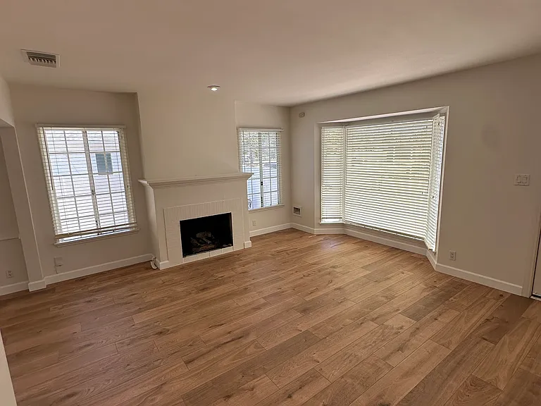 8060 Altavan Ave — Photo 2