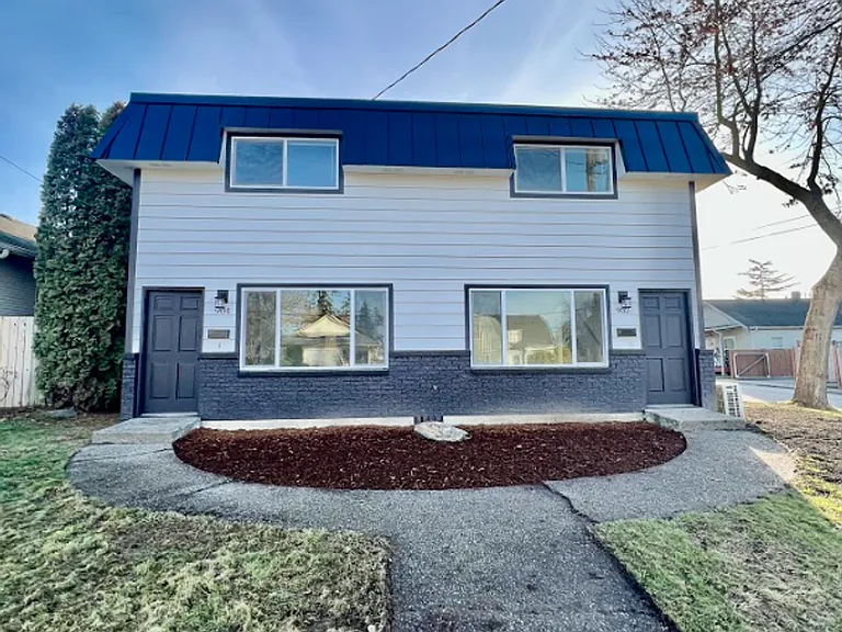 902 E Division St — Photo 1