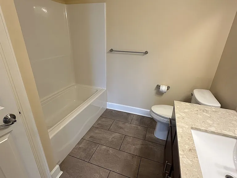 Dockside Village Apartments — Photo 44