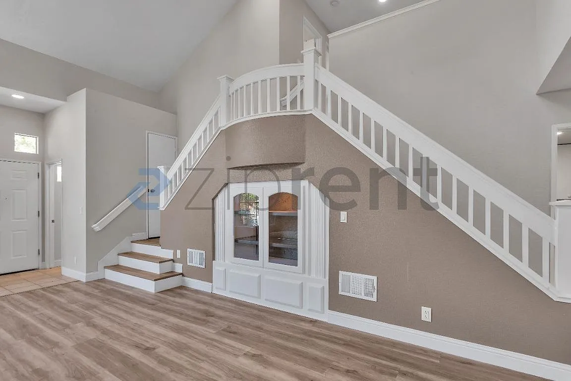 3 bed, 2.5 bath, 1808 sqft, $4,725 — Photo 4
