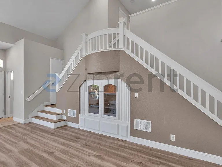 1240 Litchfield Ave — Photo 4