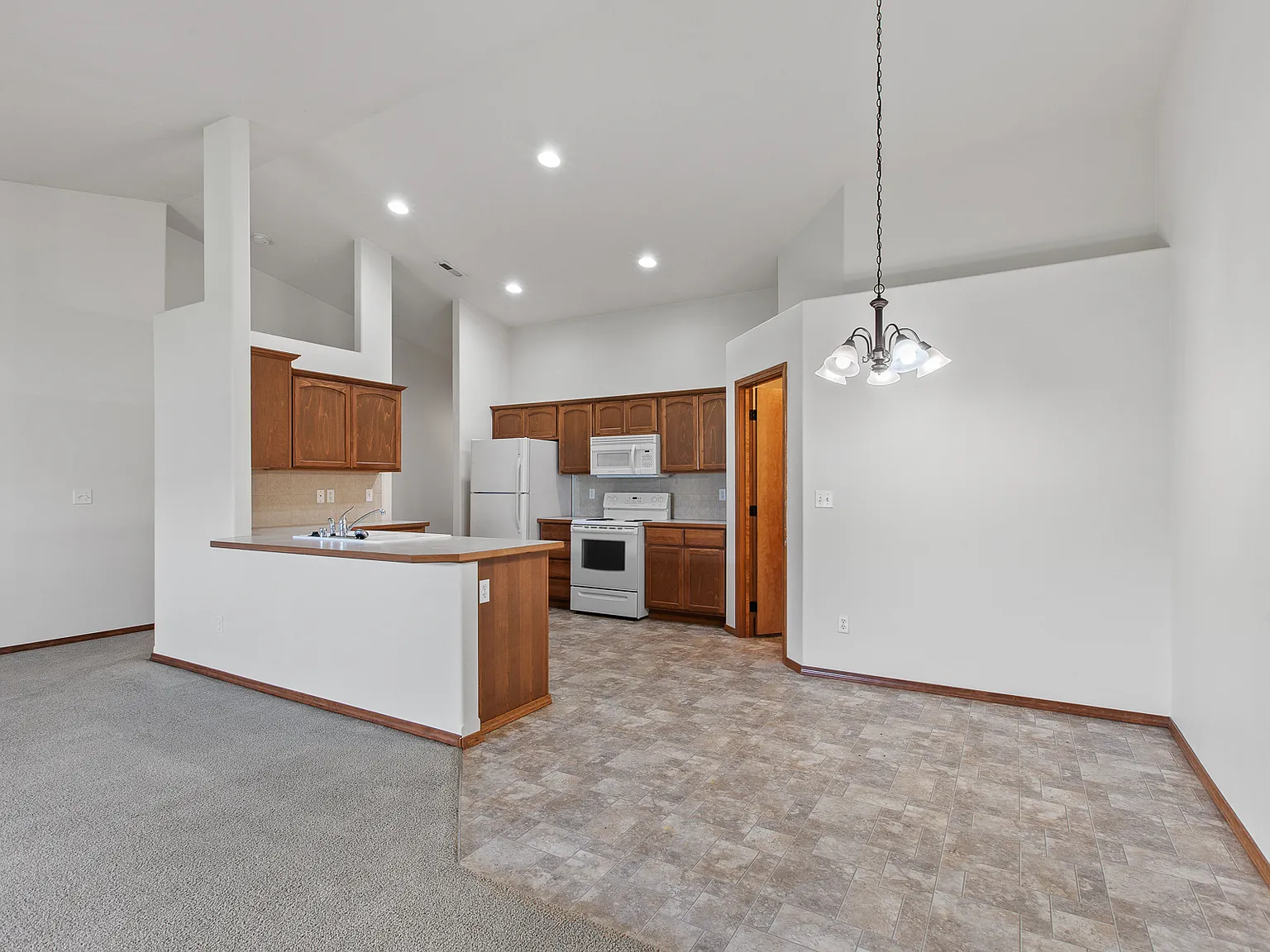 417 N Timberlane Rd — Photo 4