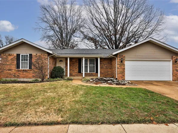 5782 Muir Castle Ln, Saint Louis, MO 63129
