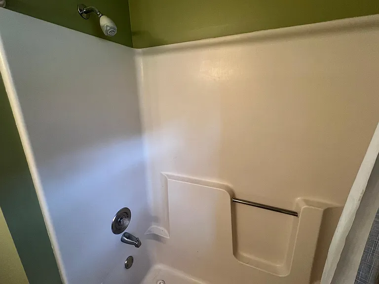 607 James St NE — Photo 10