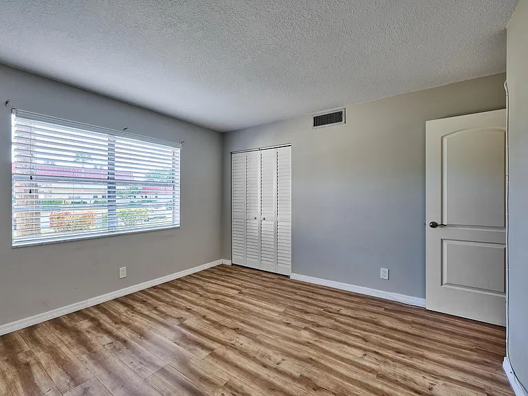 12021 W Greenway Dr — Photo 27