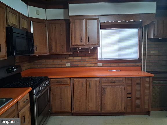 5th image of 265 View St