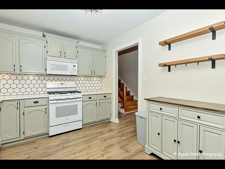 203 Springbrook Ct — Photo 4