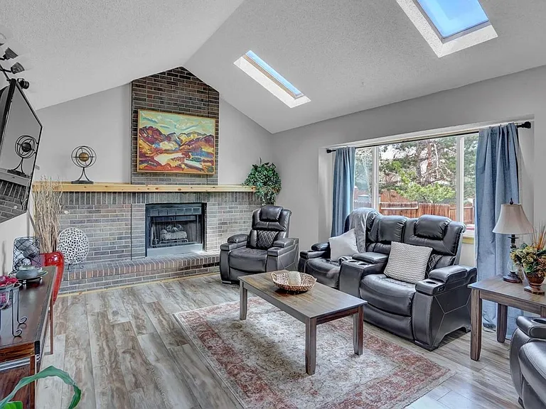 7655 Hickorywood Dr — Photo 3