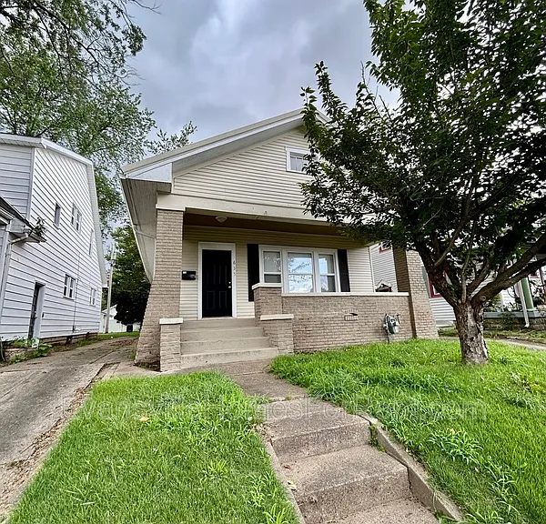 635 S Rotherwood Ave — Photo 1
