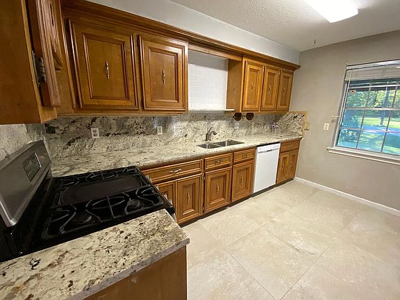 3rd image of 403 Texas St #105