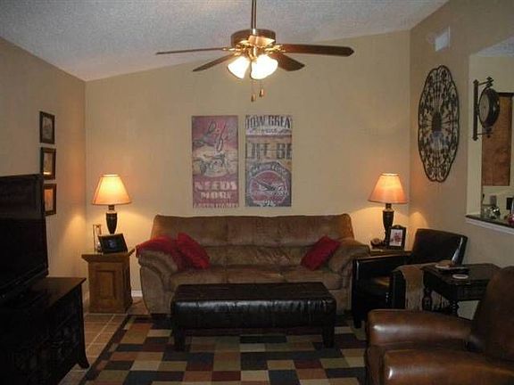 2nd image of 4009 Heatherbrook Ct