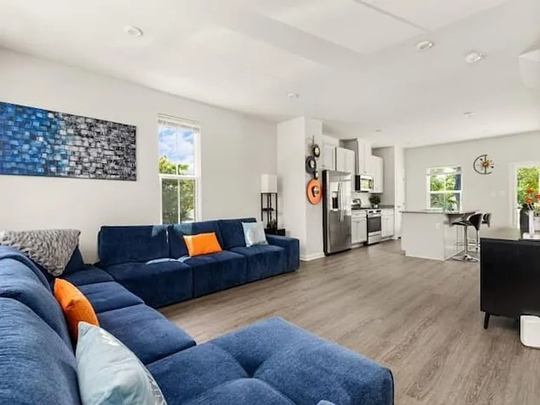 207 Falcon Ave — Photo 8