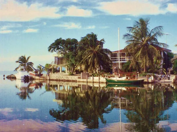 235 Ojibway Ave, Plantation Key, FL 33036