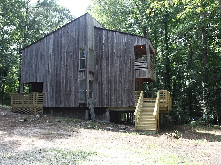 1323 Hickory Ln — Photo 2