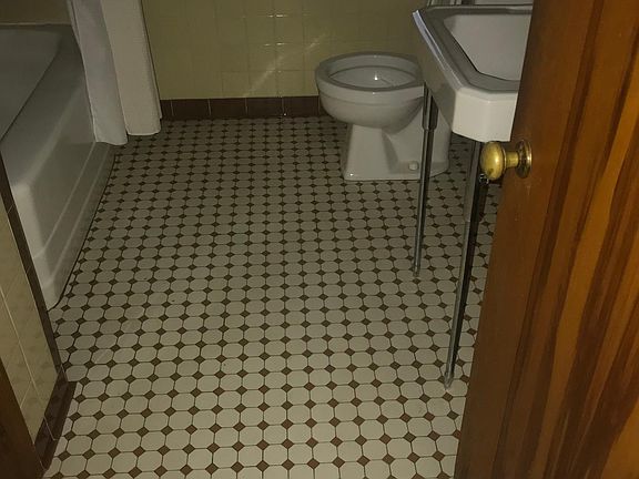 3rd image of 12808 Urton Ln