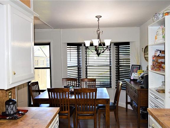 3rd image of 4613 Aspen Way