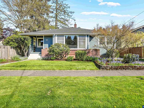527 NW 10th St, Corvallis, OR 97330