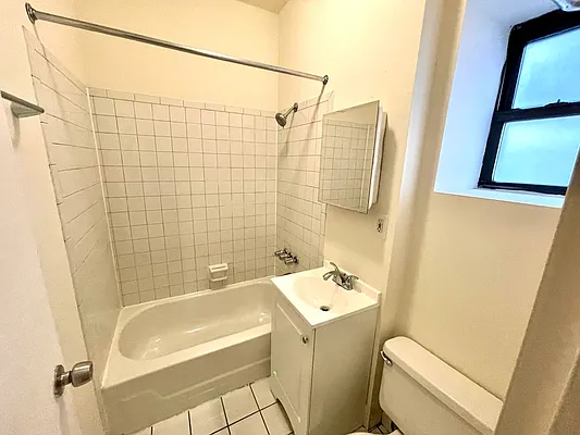 Rented by Hirsch Enterprises Incorporated | media 19