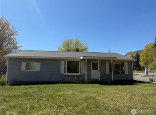 13 Middle Ln, Omak, WA 98841