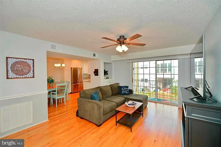 109 Fort Evans Rd SE #C — Photo 4