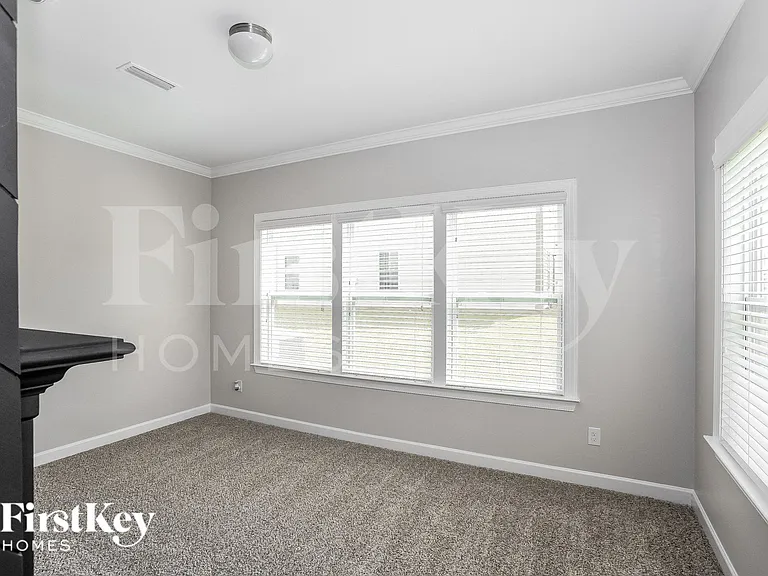 201 Jobe Dr — Photo 6