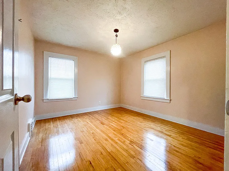 1031 Benjamin Ave SE — Photo 9