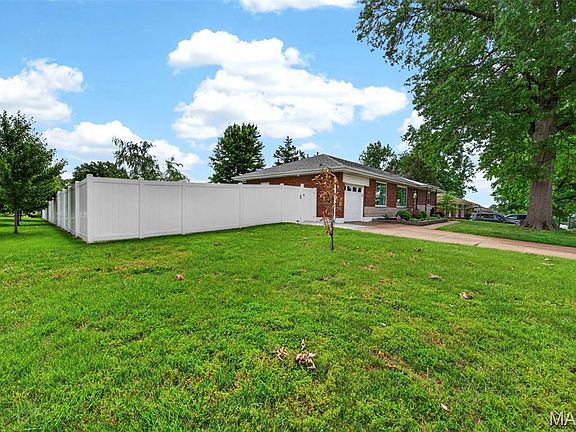 3rd image of 10020 Jeffleigh Ln