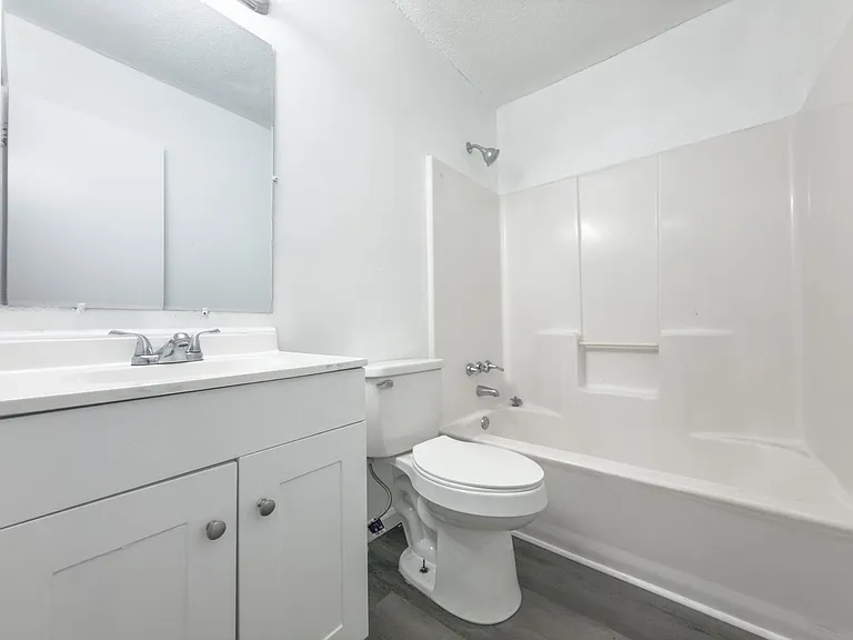 121 Langley Dr — Photo 7