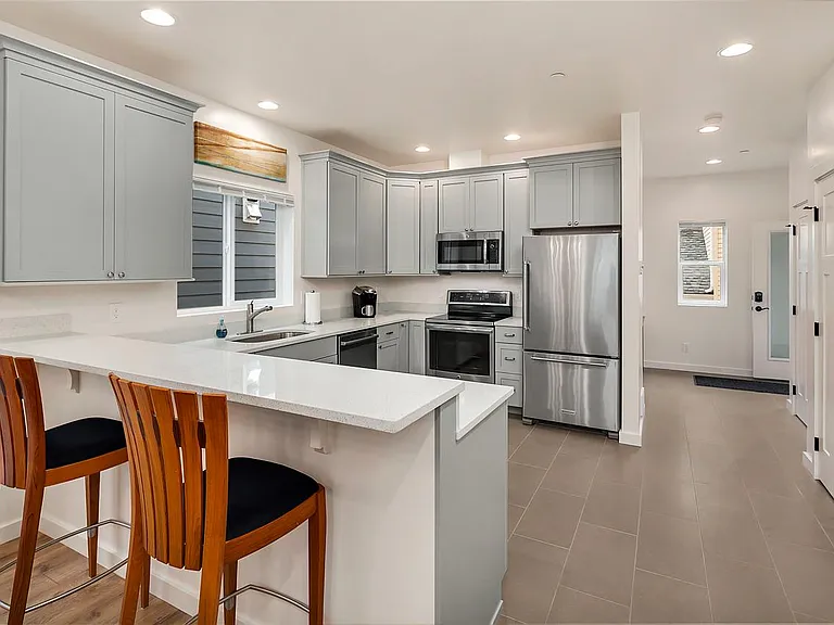5424 Delridge Way SW #F — Photo 3