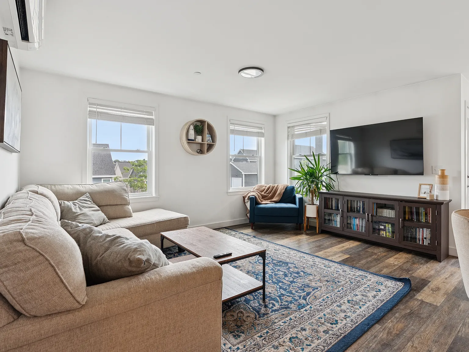 2 bed, 1.5 bath, 1114 sqft, $2,850 — Photo 2
