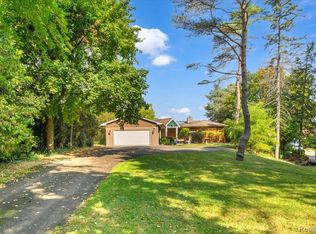 1156 Seneca Rd, Lake Orion, MI 48362