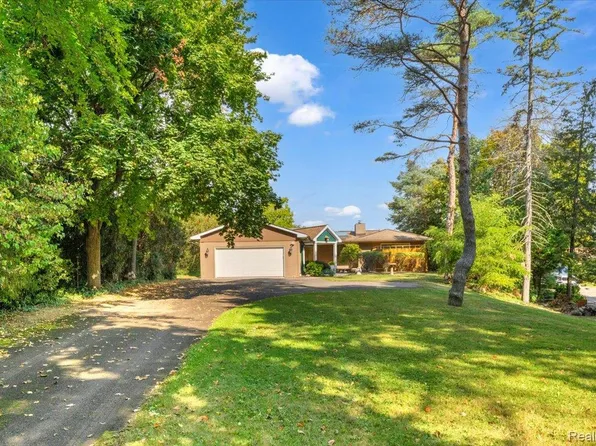 1156 Seneca Rd, Lake Orion, MI 48362