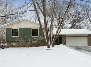 28 Hickory Ln, Algonquin, IL 60102
