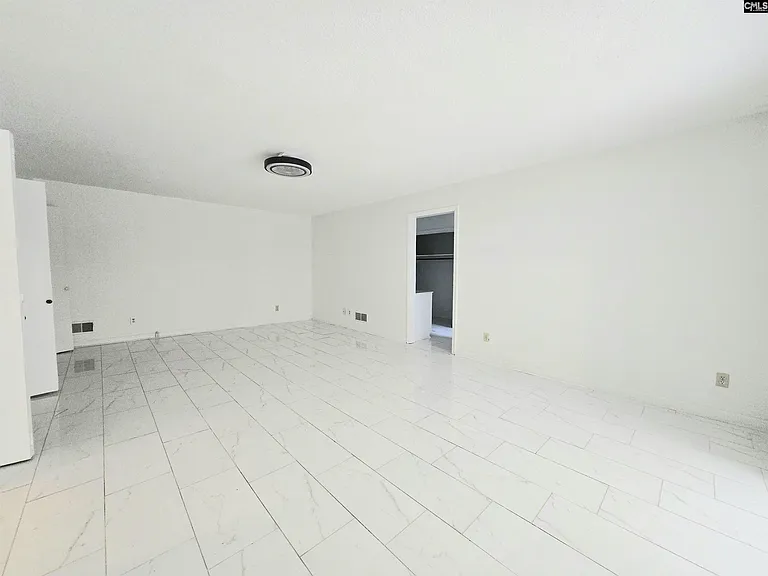 77 Northlake Rd — Photo 22