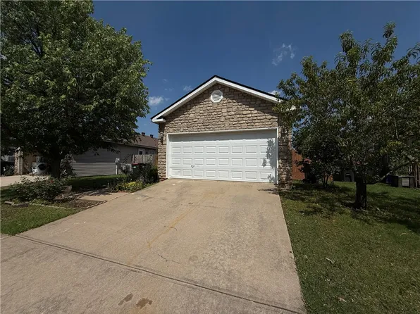 380 Cascade Cir, Springdale, AR 72764