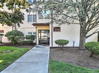 185 Manville Hill Rd APT 312, Cumberland, RI 02864