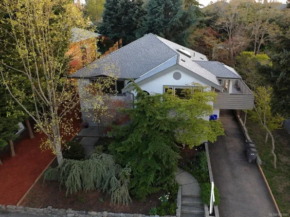 721 Snowdrop Ave, Saanich, BC V8Z 2N3