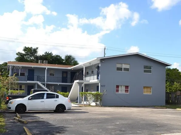 927 S Pine St, Lake Worth, FL 33460