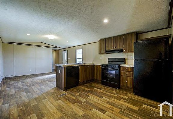 4th image of 7 Oakwood Dr