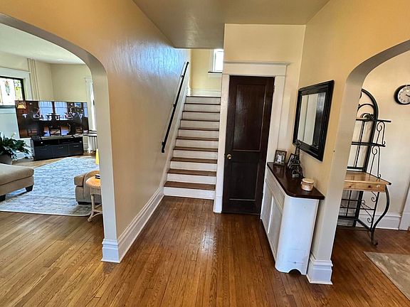 5th image of 604 Walnut St