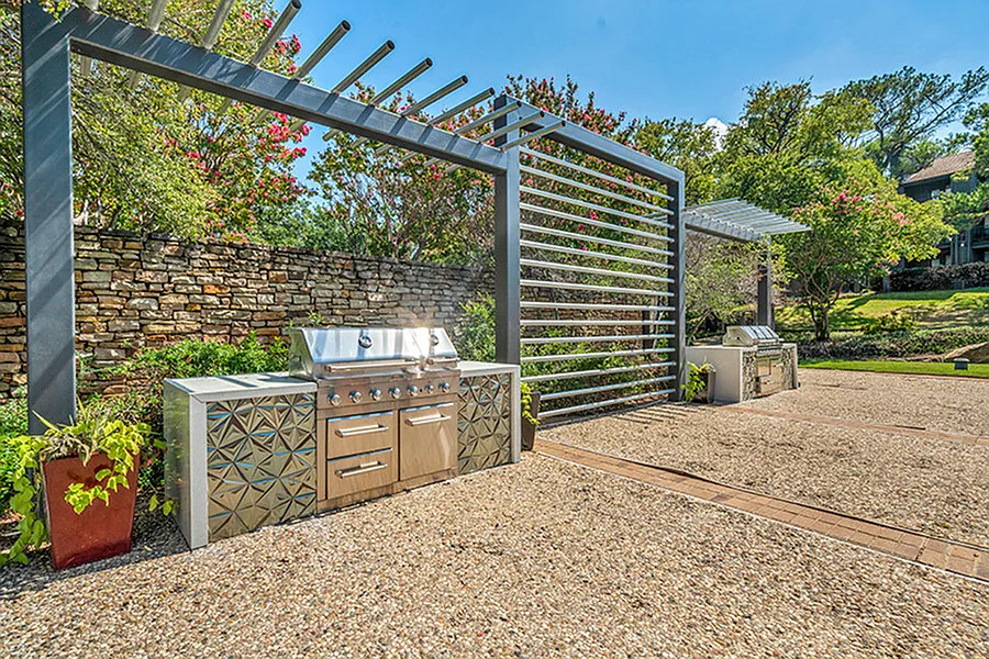 Las Colinas Heights — Photo 3