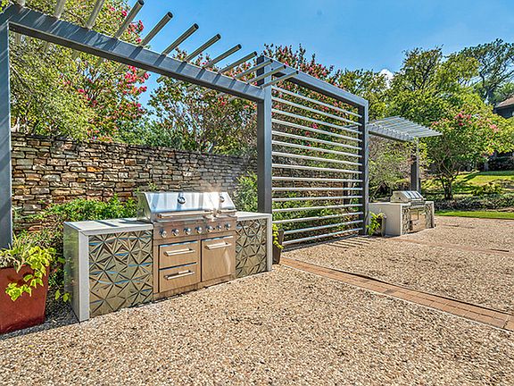 Outdoor Grilling Experience at Las Colinas Heights, Irving