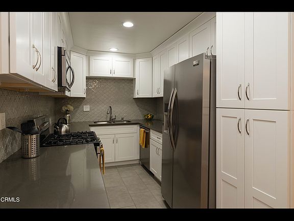 4th image of 497 S El Molino Ave Unit 105