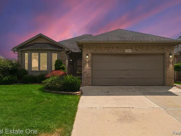 17849 Pointe Cir, Clinton Township, MI 48038