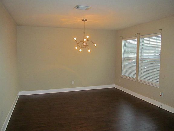 5th image of 719 Remington Heights Dr