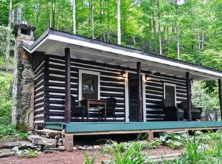 563 Lower Hawk Mountain Rd, Lake Toxaway, NC 28747