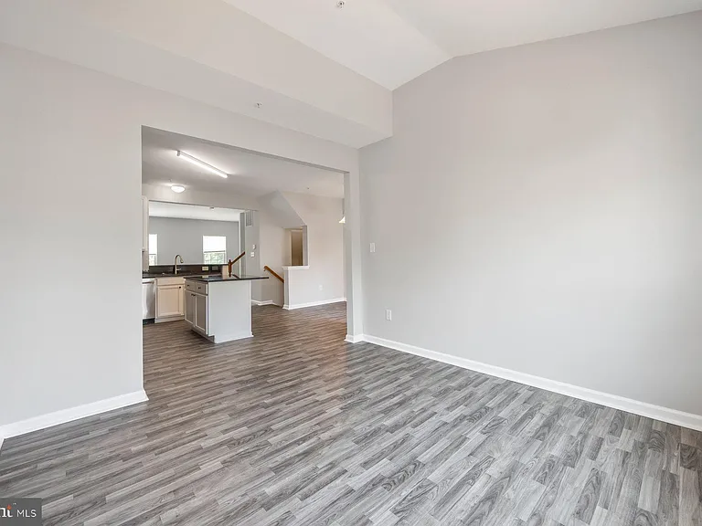947 Chase Walk — Photo 10
